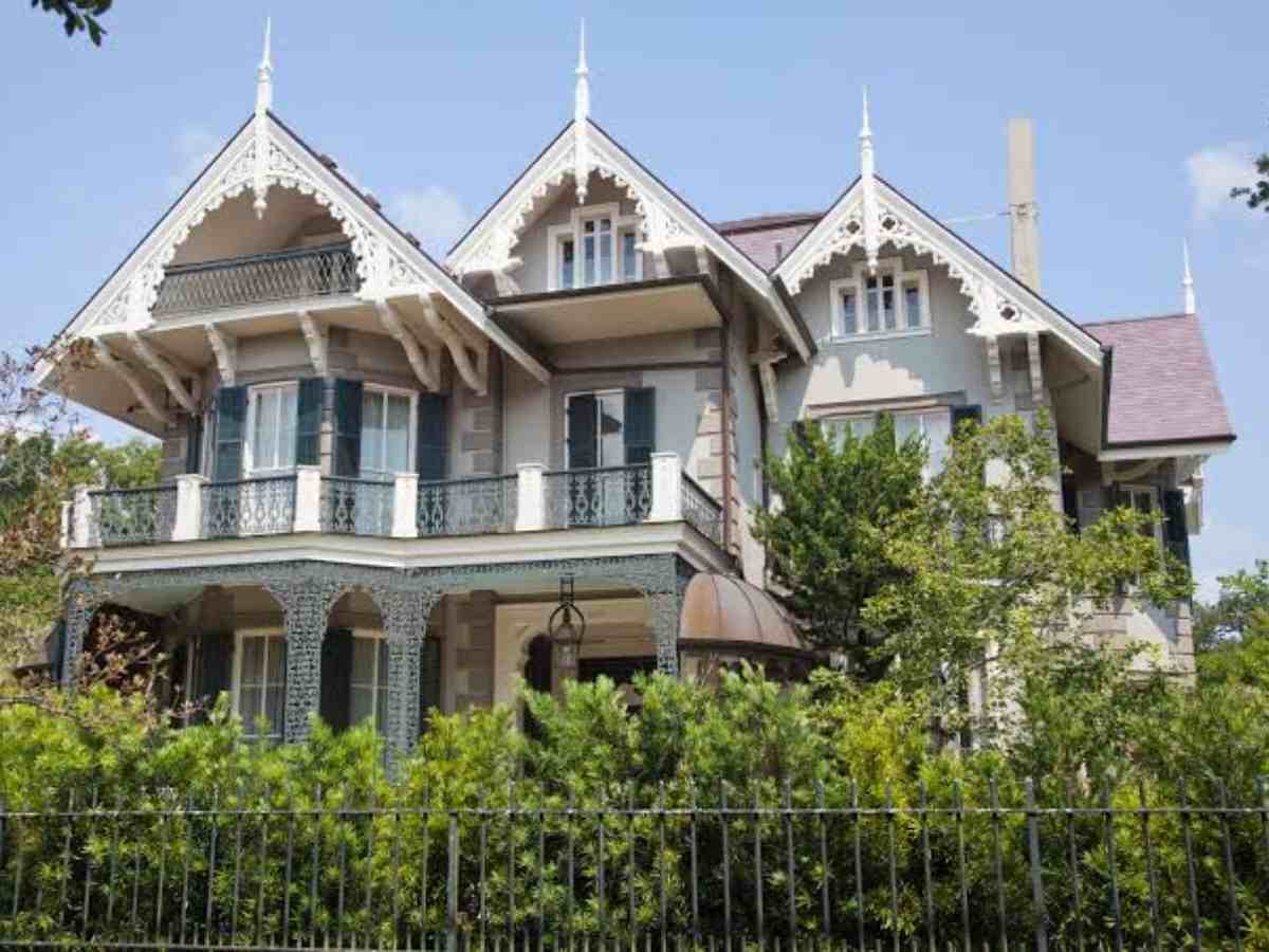 Sandra Bullock's New Orleans Victorian house