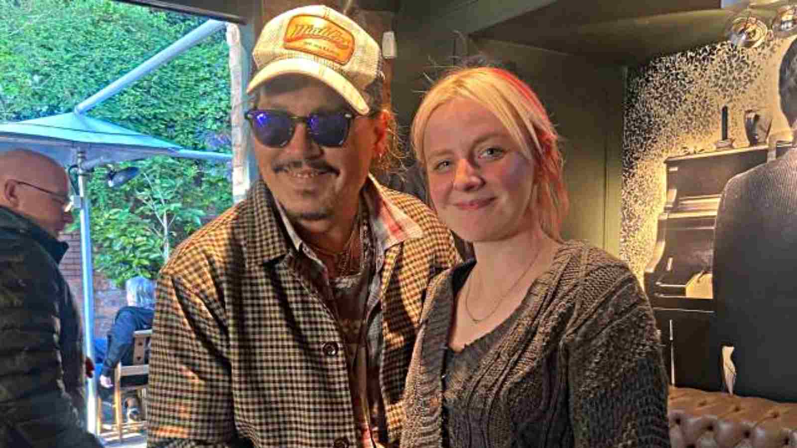 Johnny Depp gives parenting advice to a pregnant bar manager