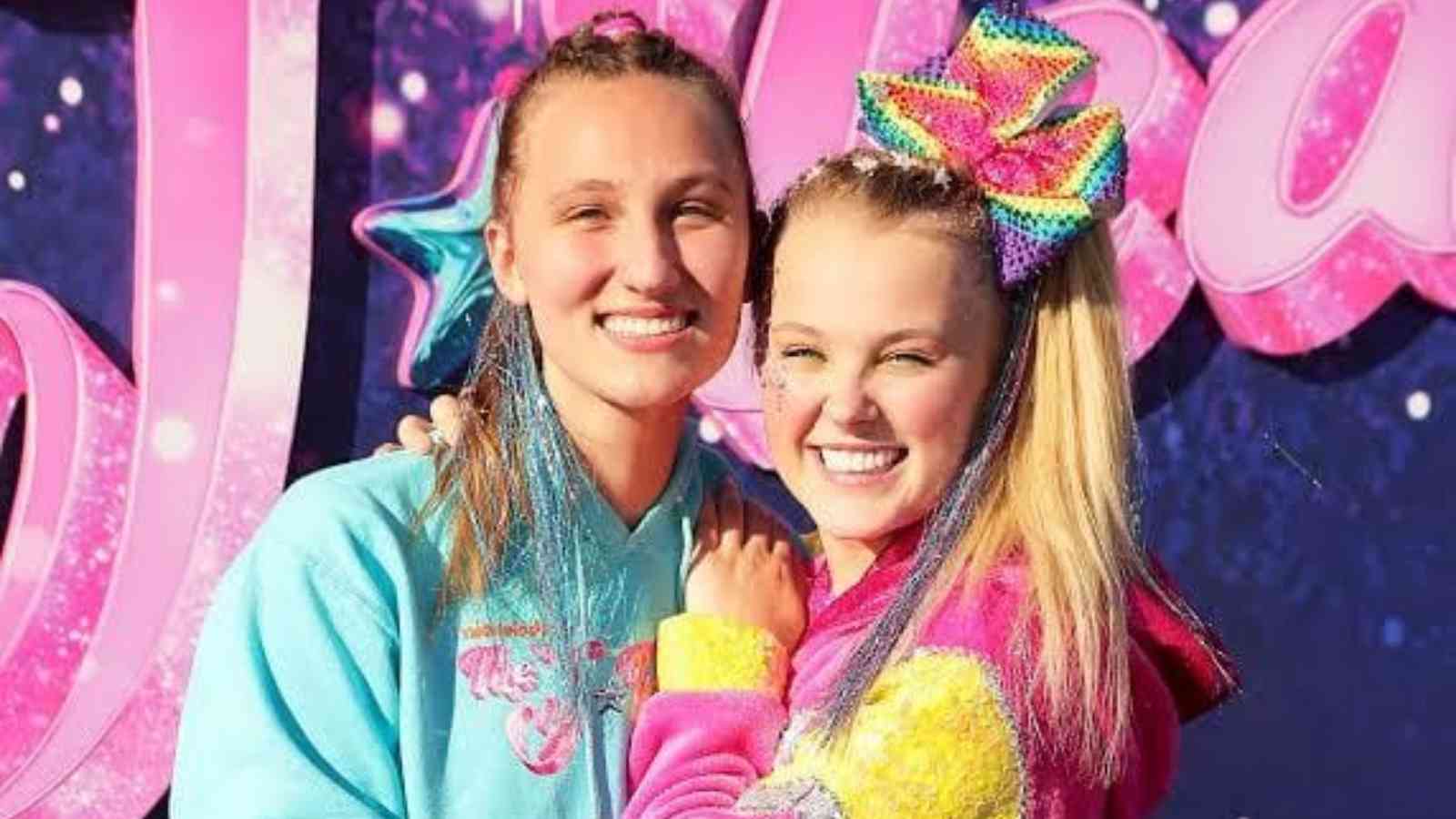 JoJo Siwa And Her Girlfriend Got Caught On The Kiss Cam At A