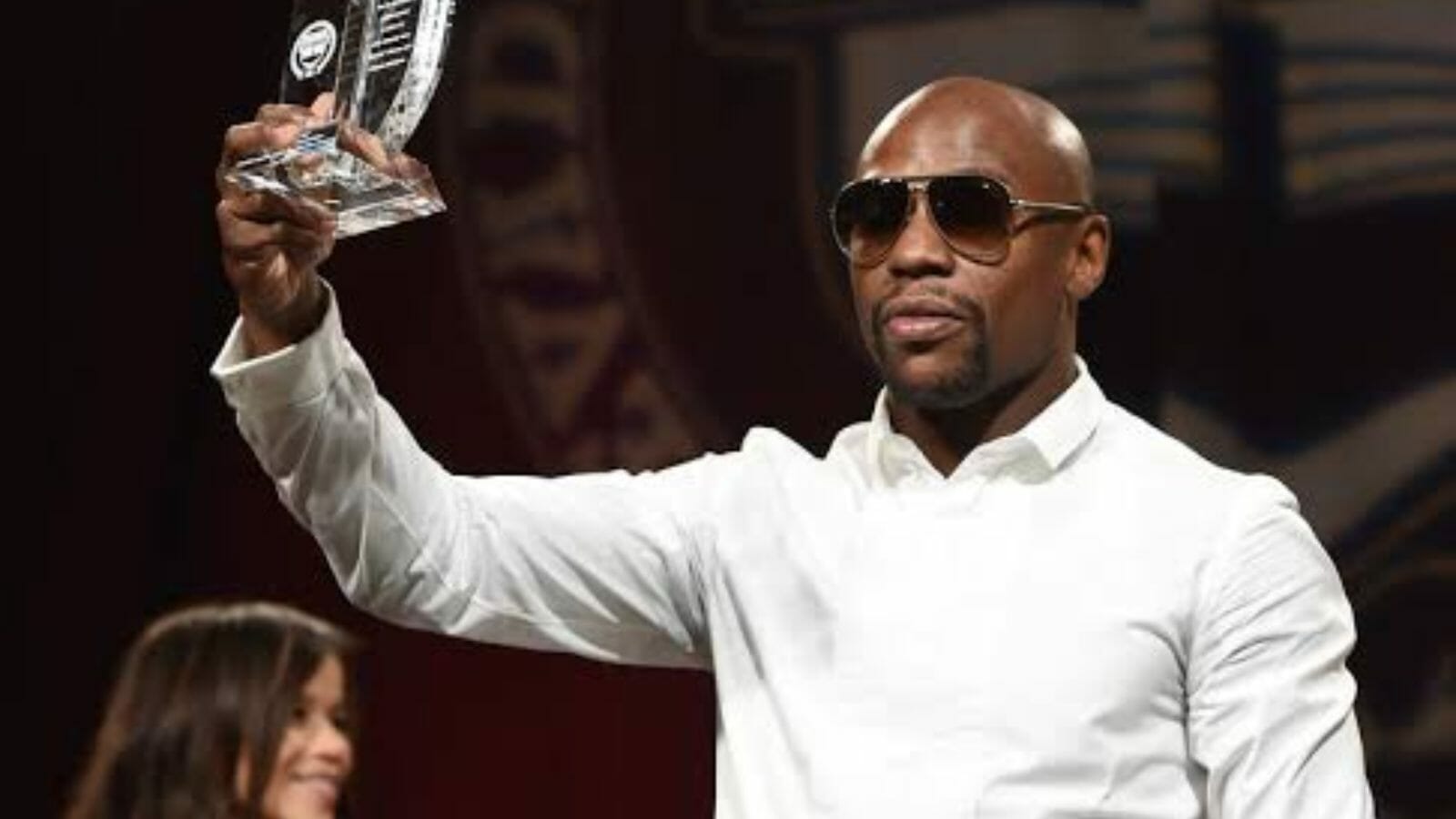 Floyd Mayweather Jr. accepting his award at the International Boxing Hall Of Fame