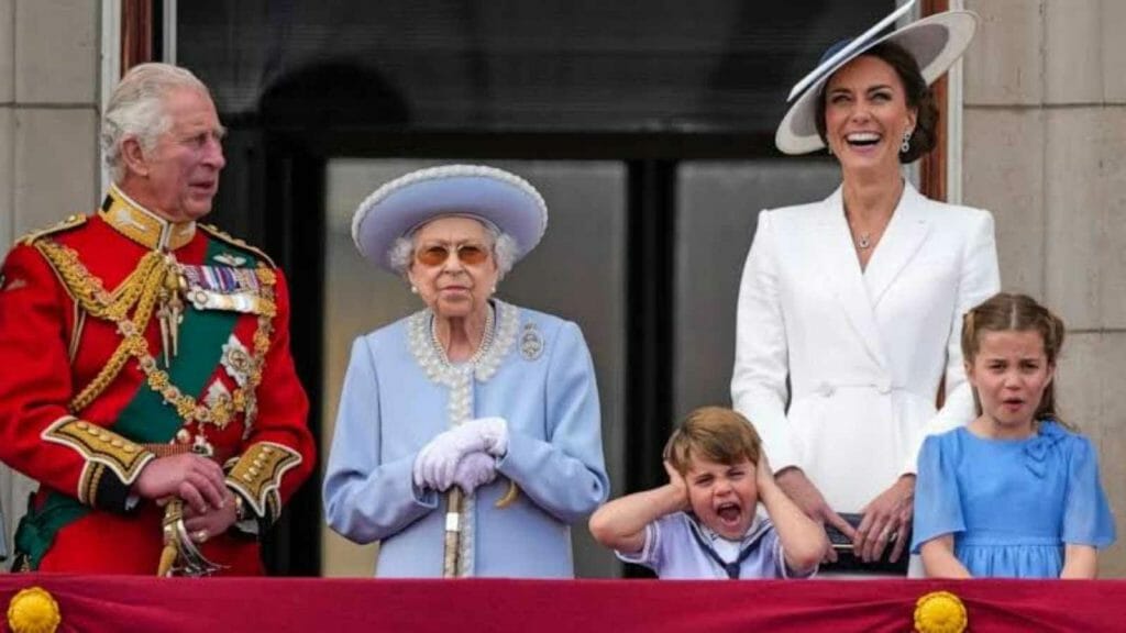 Monarchs family at the Buckingham Palace balcony 