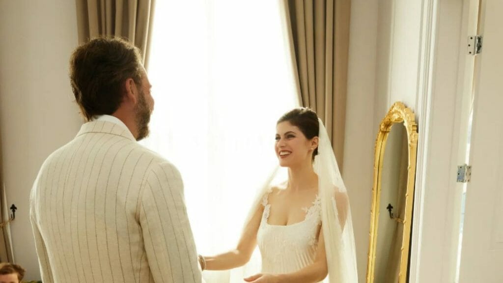 Daddario looked amazing in an ivory silk wool scarlet dress.