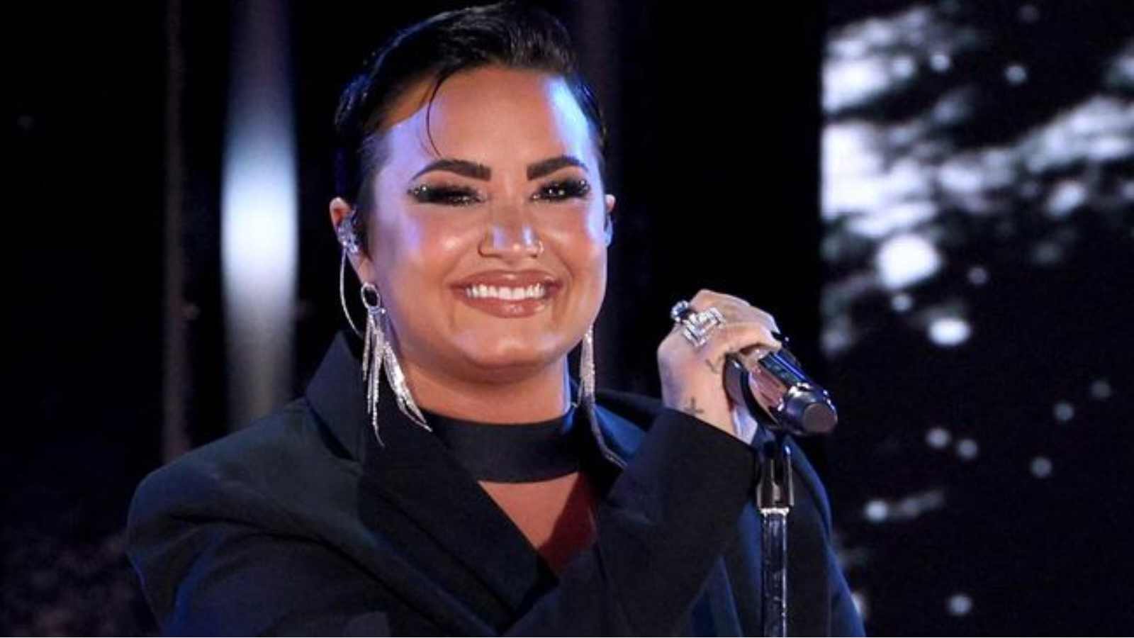 Singer Demi Lovato