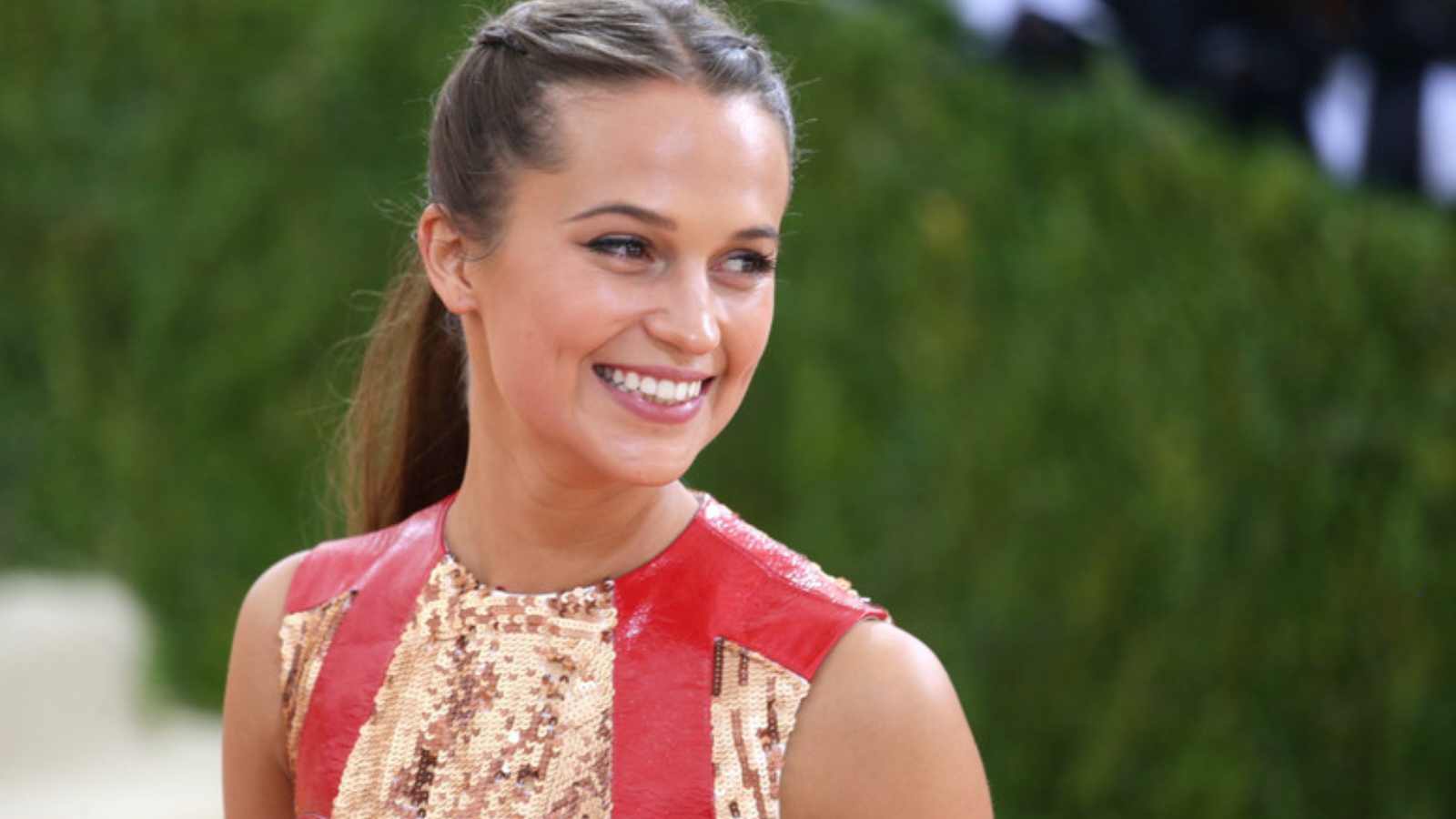 Alicia Vikander Reveals Why FirstClass Flights And FiveStar Rooms
