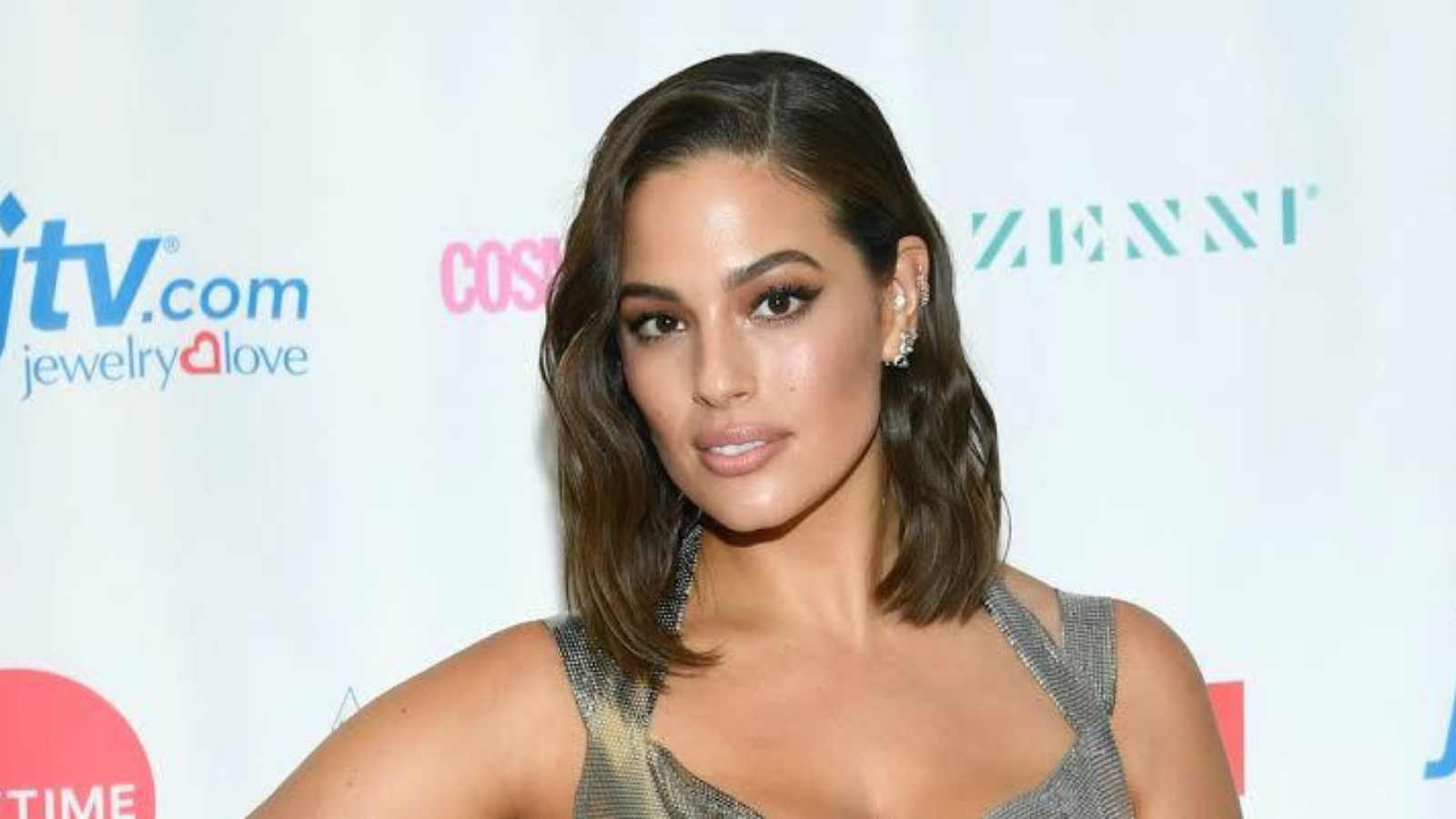 Ashley Graham shares pictures of her stretch marks