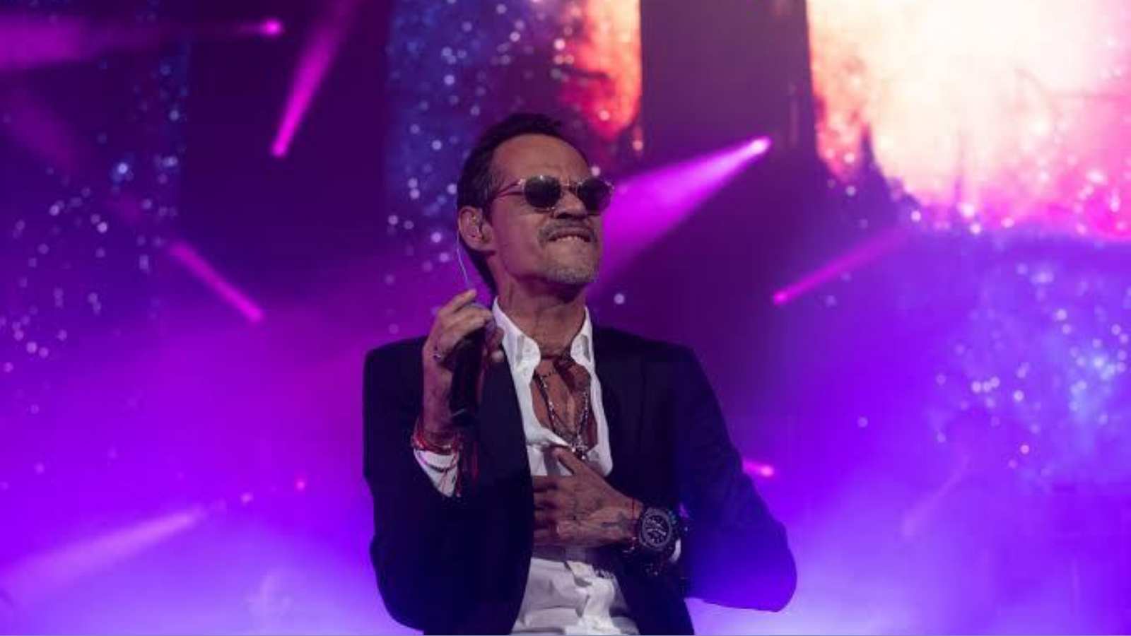 Marc Anthony cancelled his Pa’lla Voy Panama show after sustaining back injuries