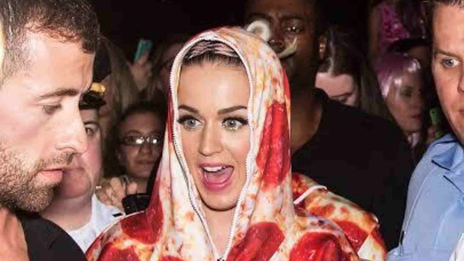 Katy Perry once again proved the relationship between her and the pizza as she was found throwing pizza slices into the crowd
