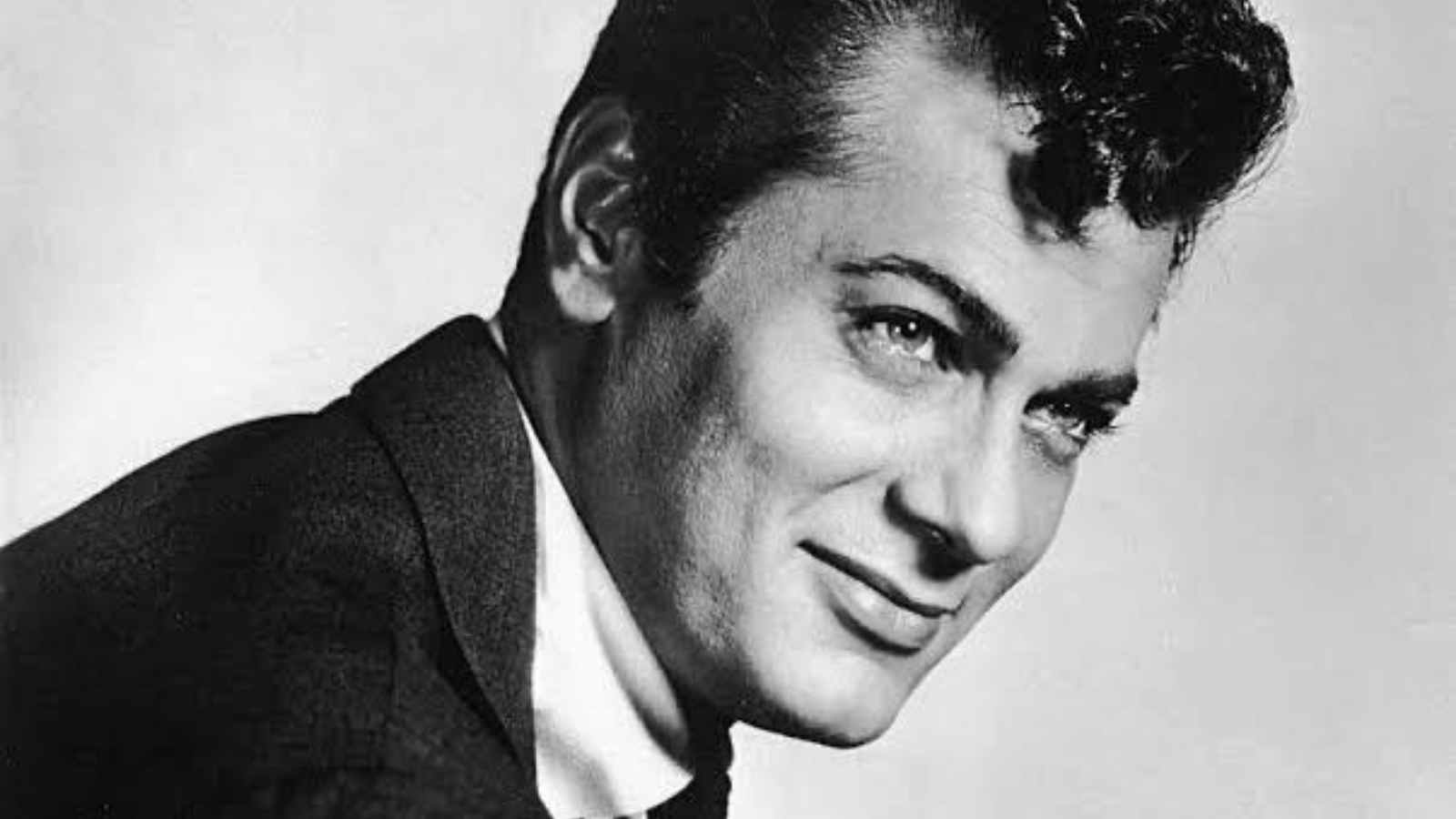 Tony Curtis revealed in his memoirs that he was expecting a baby with Marilyn Monroe when she was married to Arthur Miller