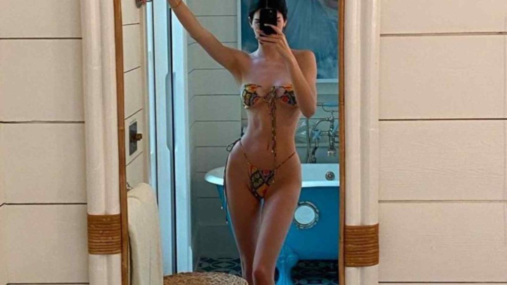 Kenny's long legs get featured in her bikini photo 
