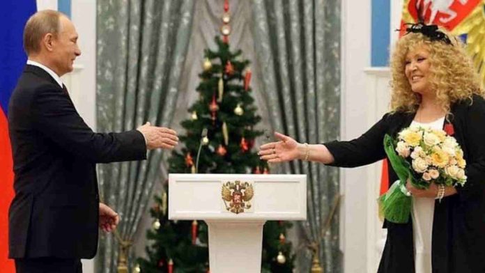 Alla Pugacheva with President Vladimir Putin