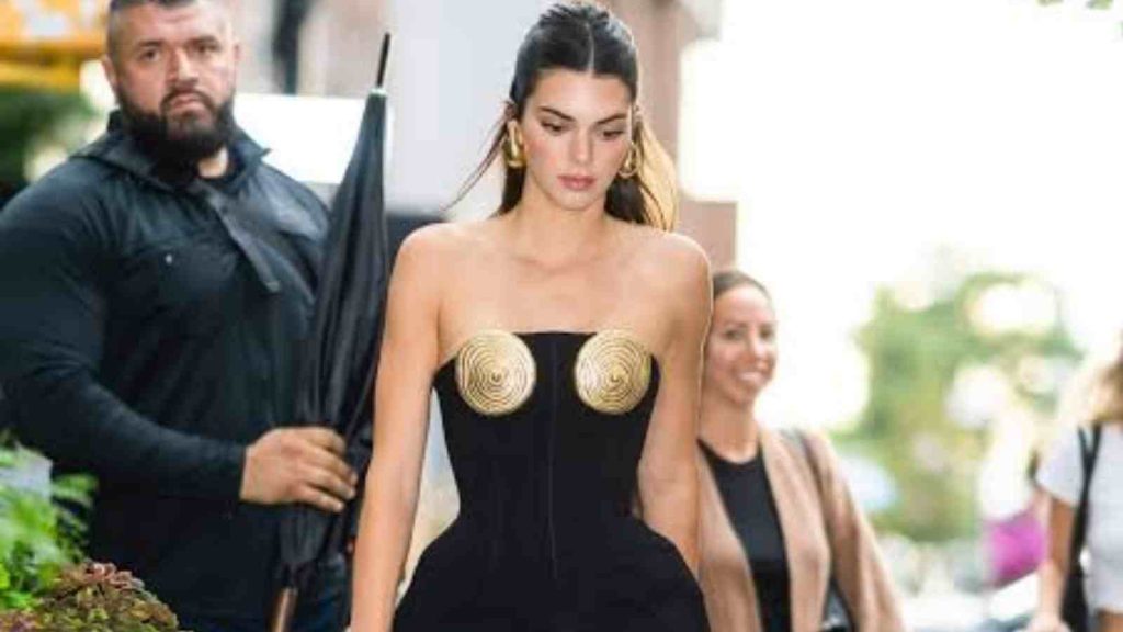 Kendall Jenner in Schiaparelli