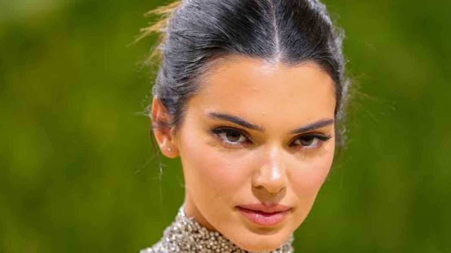 Top 10 Highest Paid Celebrities On Instagram And How Much They Earn For