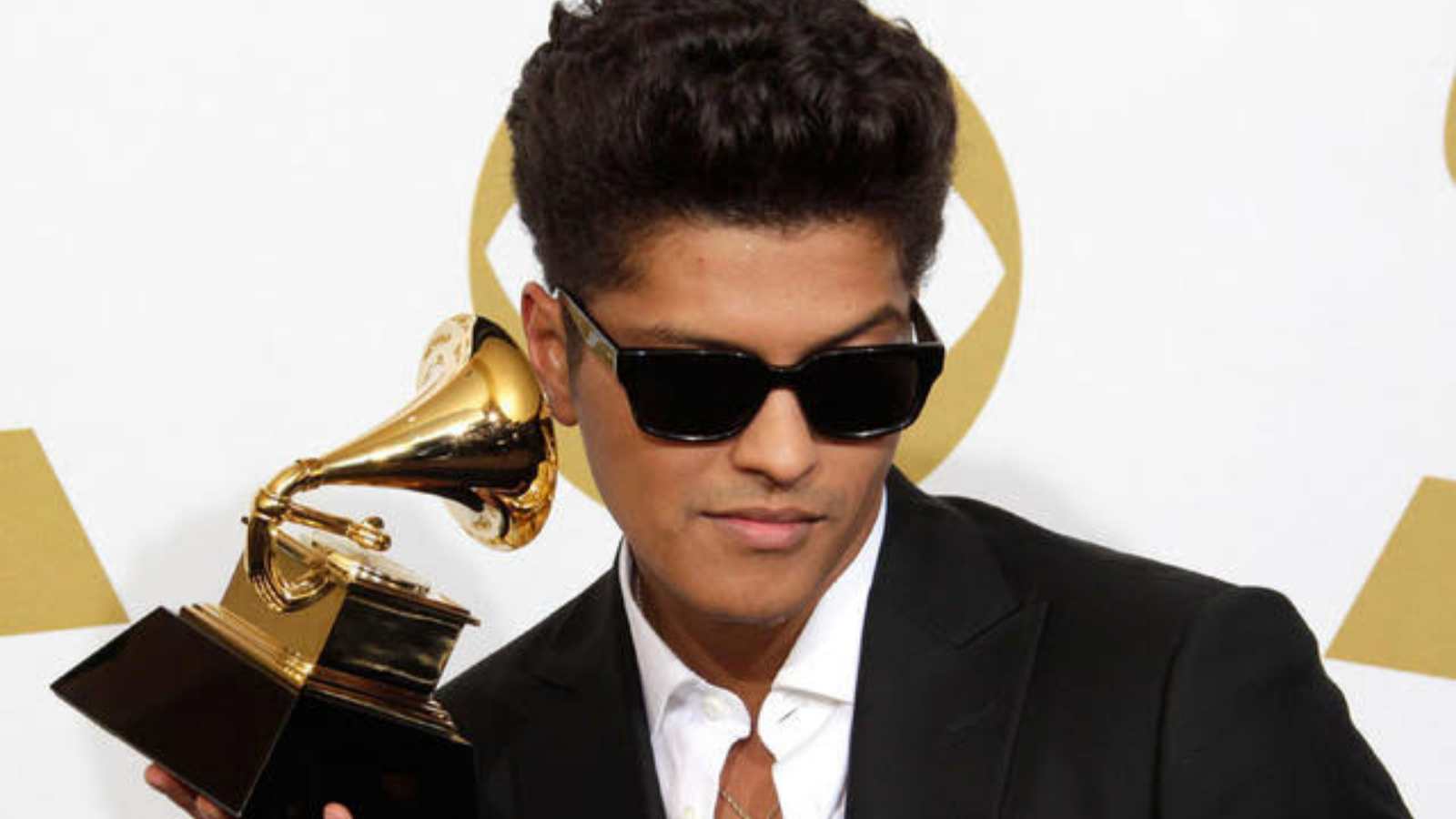 Bruno Mars flaunting his Grammy 2011 Win