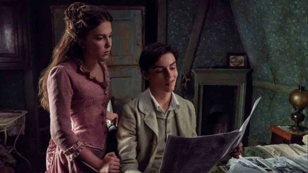 Louis Partridge and Millie Bobby Brown in Enola Holmes