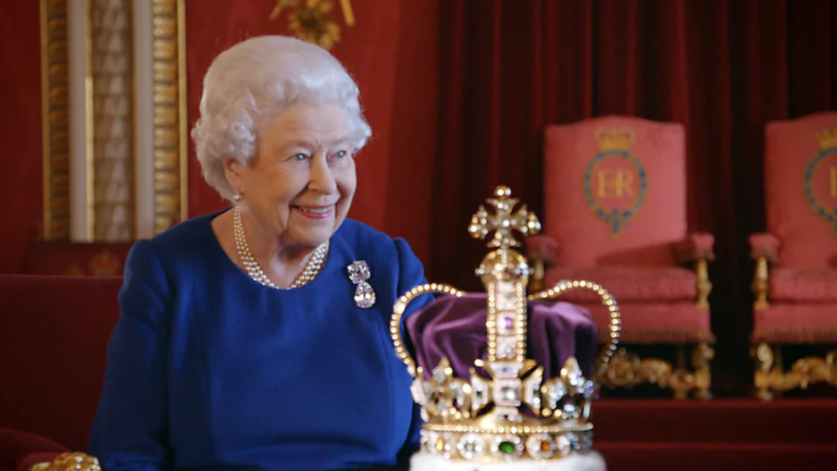 Queen Elizabeth with her coronation crown