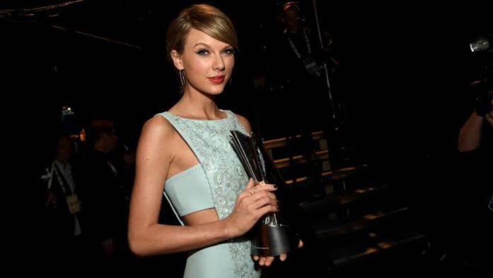 When Taylor Swift bid adieu to Country Music at CMA 2015