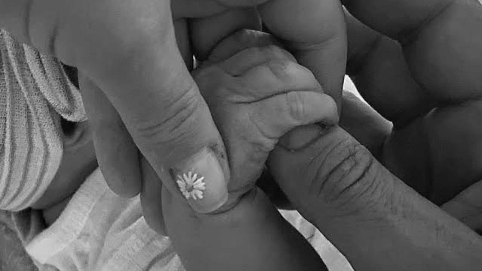 Katty Perry holding hand of little Daisy Bloom