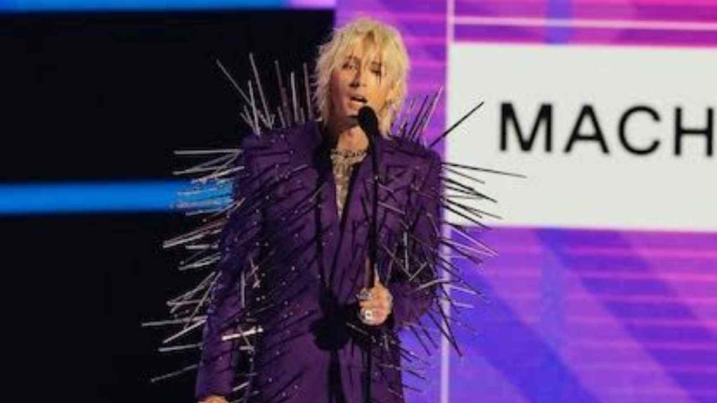 Machine Gun Kelly at the AMAs 2022