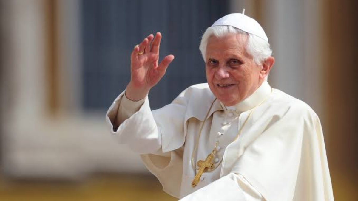 Leopard Raffinaderi buste Pope Benedict XVI Net Worth: How Wealthy Was He And Why Did He Resign? -  First Curiosity