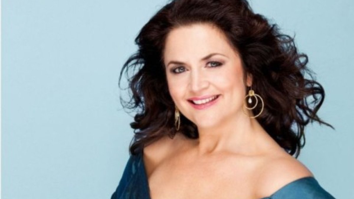 Ruth Jones Net Worth, Personal Life, Books, Career And More