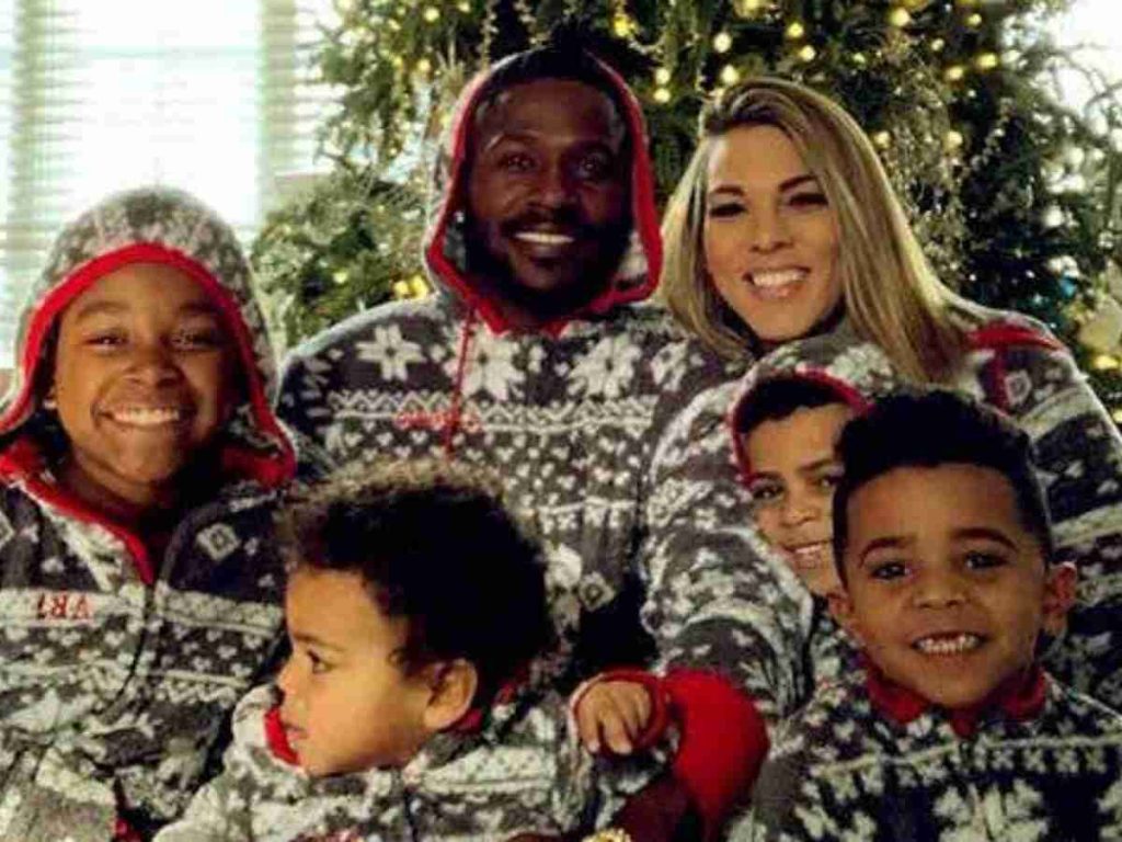 Antonio Brown and Chelsie Kyriss with their kids. 