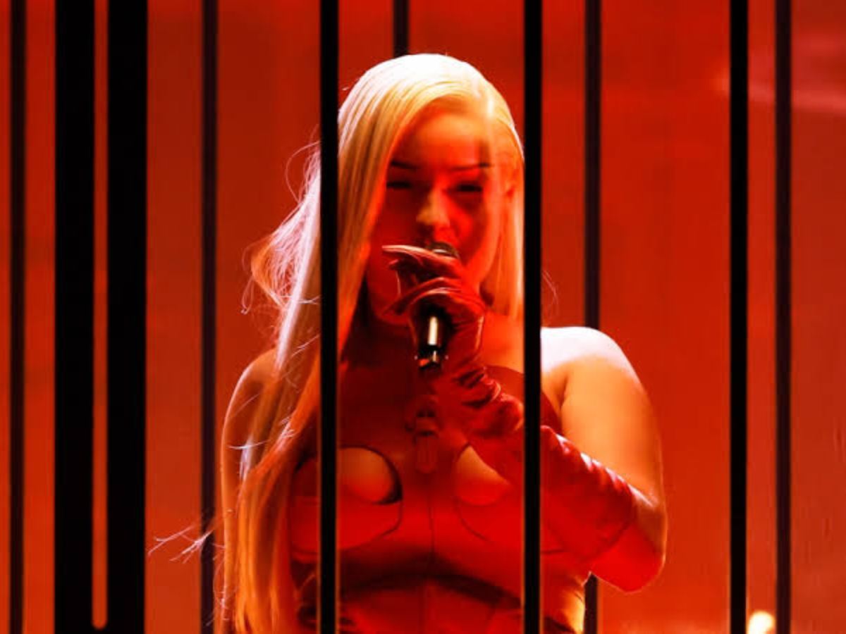 Kim Petras performing 'Unholy' at the Grammy Awards 2023