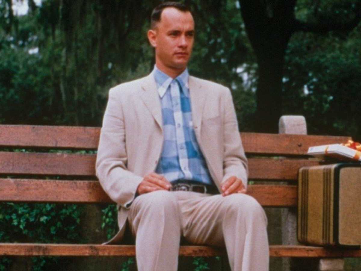 Forrest Gump (Tom Hanks) sitting on bench.