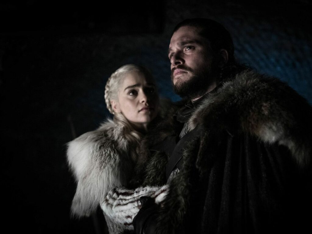Daenerys Targaryen (L) and Jon Snow (R) in 'Game of Thrones' (Credit: HBO)