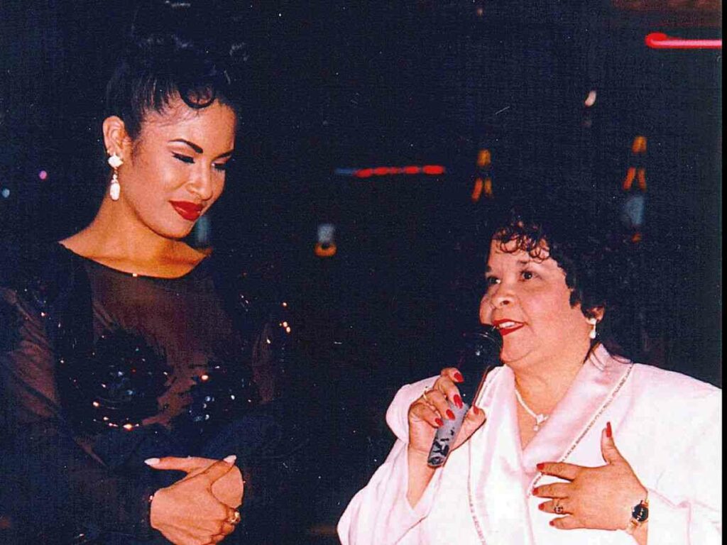 Selena Quintanilla Pérez with Yolanda Saldívar