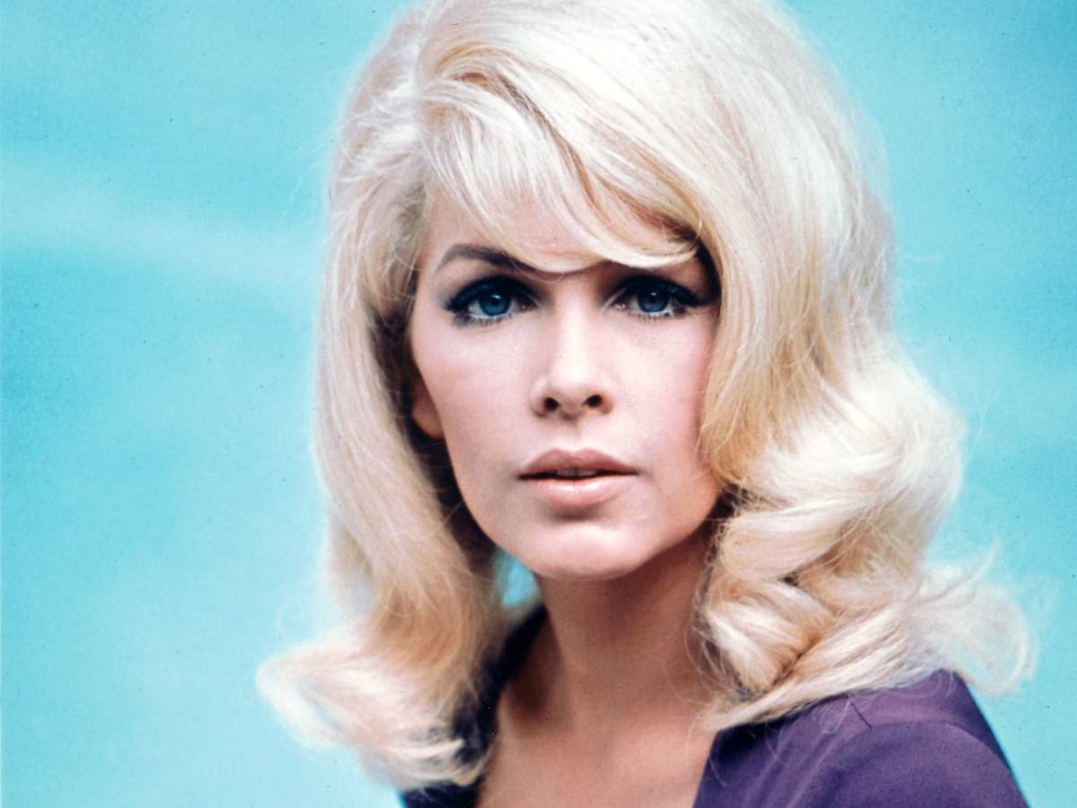 Stella Stevens 