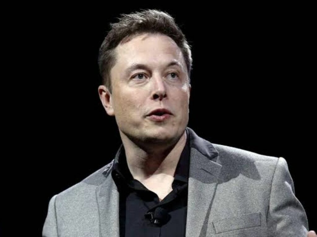 Under Elon Musk's new policy, Twitter will experience a drop in user growth