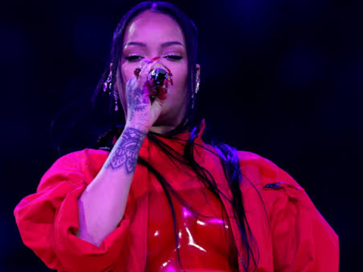 Why Is Rihanna Getting Criticized For Her $1 Million Ruby Ring During ...