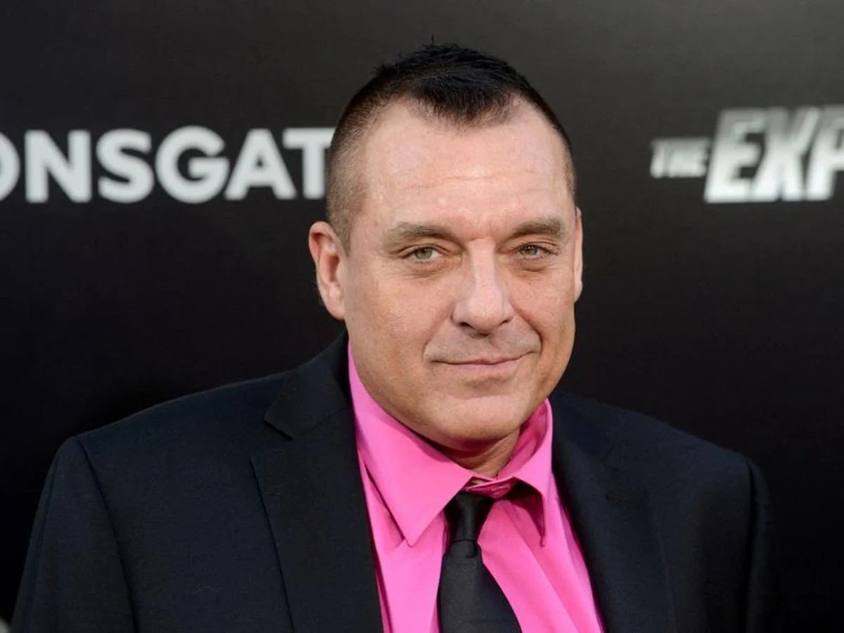 What is Tom Sizemore famous for?