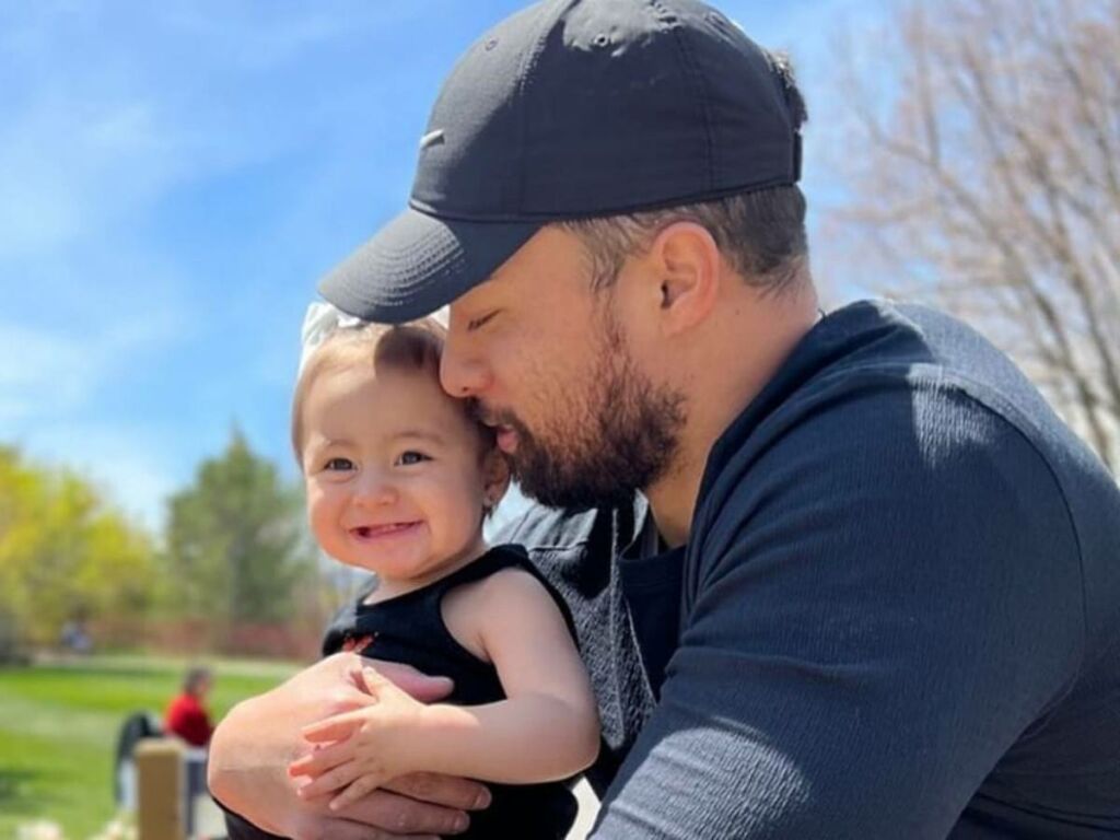 Manti Te'o with daughter at their house