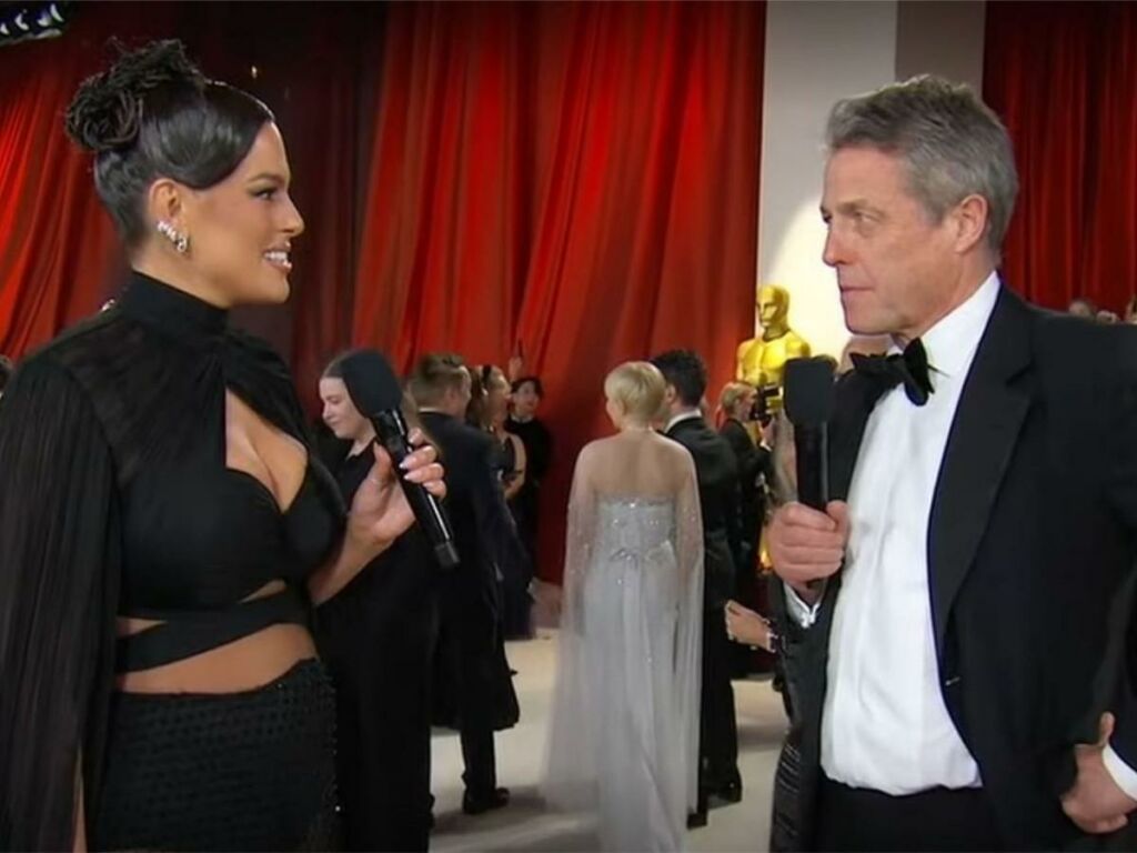 Ashley Graham interviewing the English actor at the red carpet of 2023 Oscars