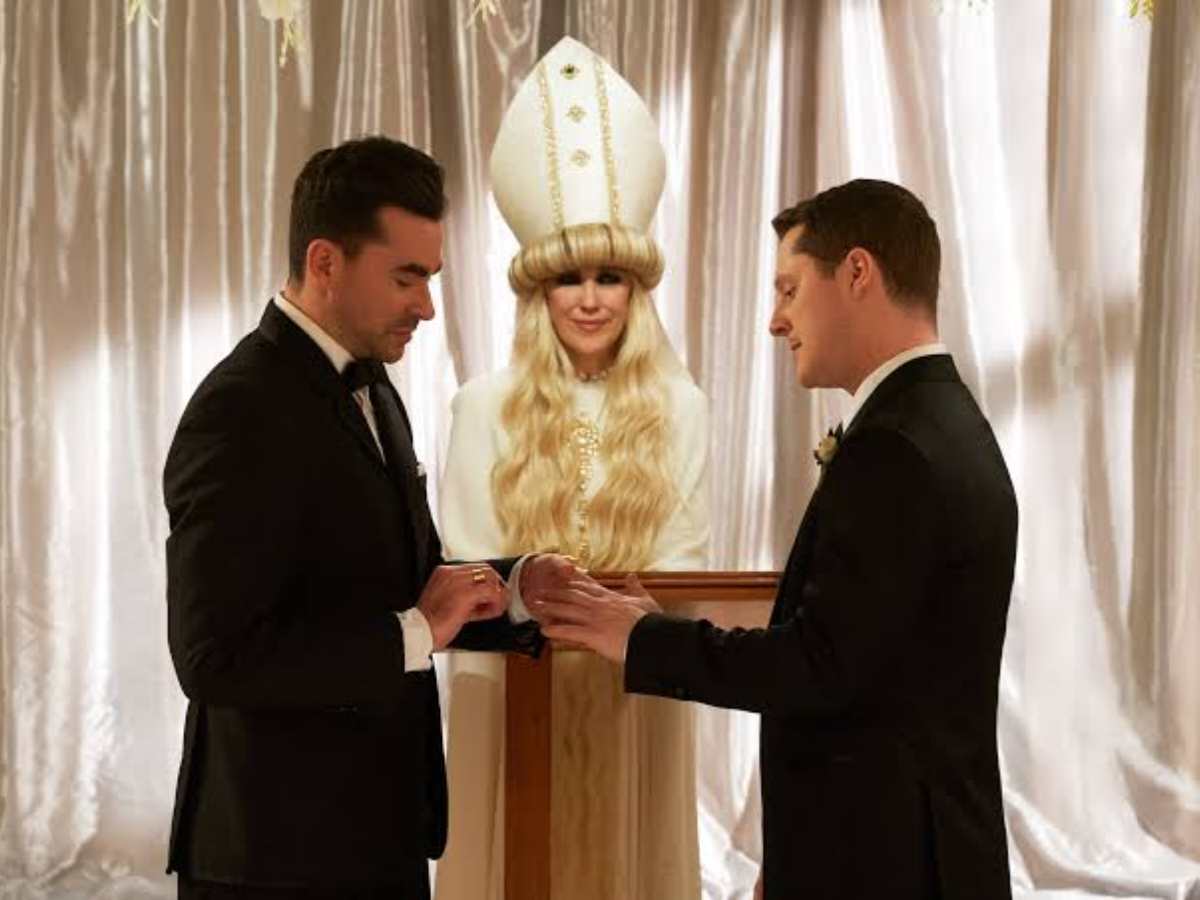 David and Patrick exchange the rings during the finale episode