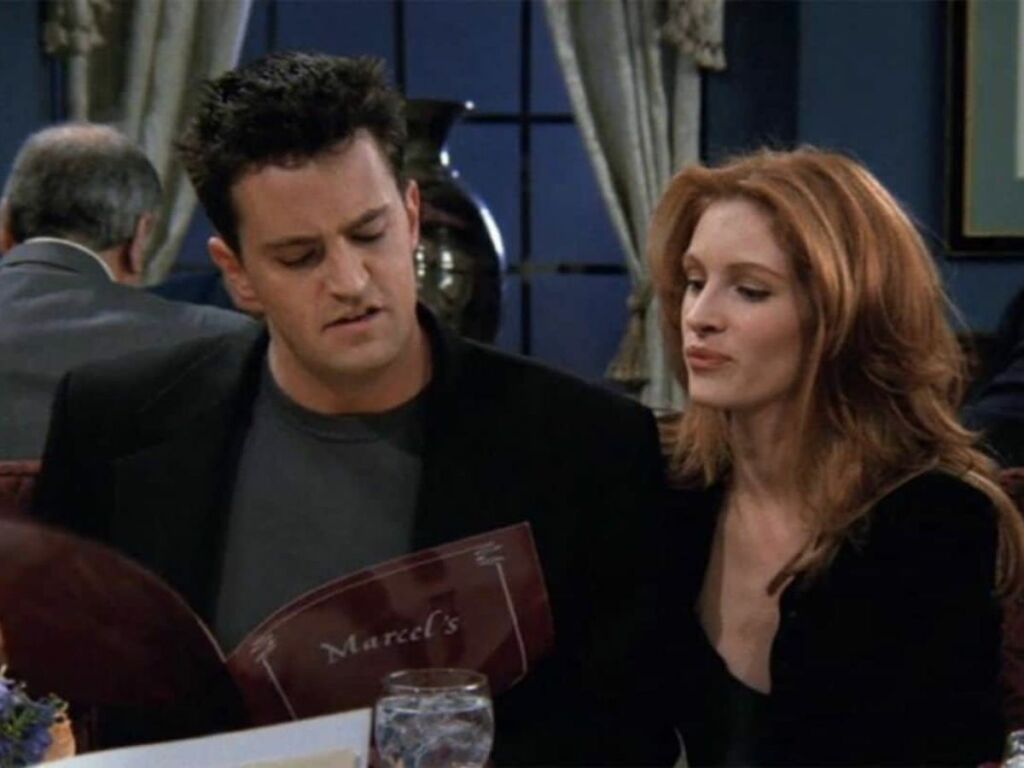 Matthew Perry and Julia Roberts on 'Friends'