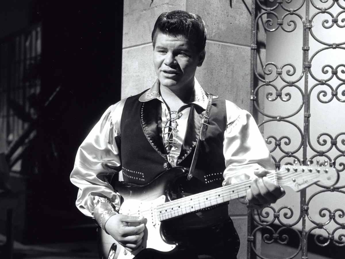 10 Famous Singers Who Died At A Very Young Age