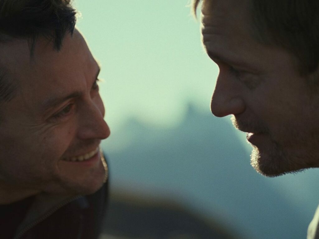 Roman (Kieran Culkin) telling off Lukas (Alexander Skarsgård) 