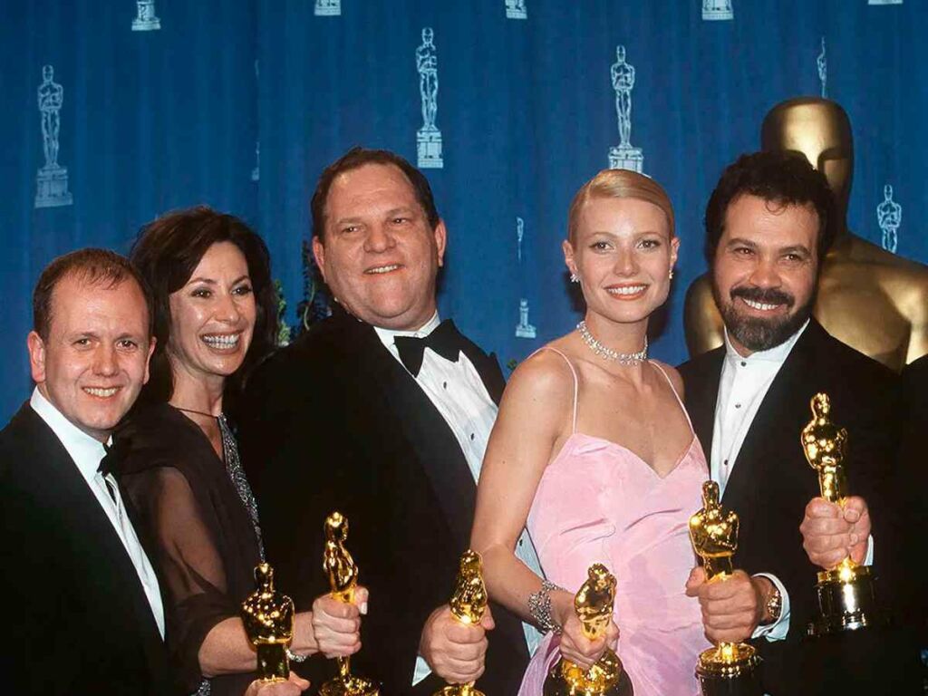 'Shakespeare In Love' team with their Oscars