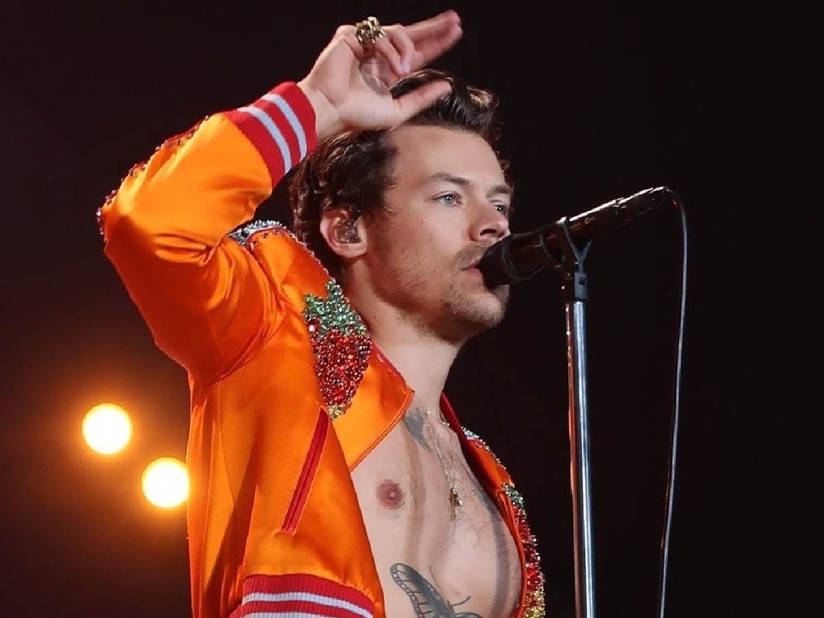 "Endearing And Wholesome" Fans Get Nostalgic As Harry Styles Sings
