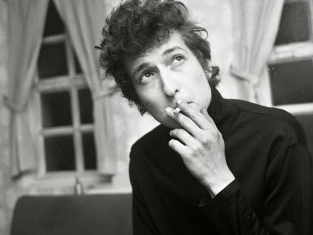 What Was The ‘Bob Dylan Went Electric’ Controversy And How Did It