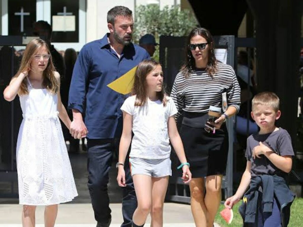 Jennifer Garner and Ben Affleck with their kids