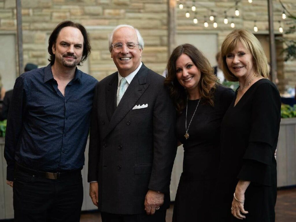 Frank Abagnale Jr. (middle) helps government and private organizations in matters of financial fraud