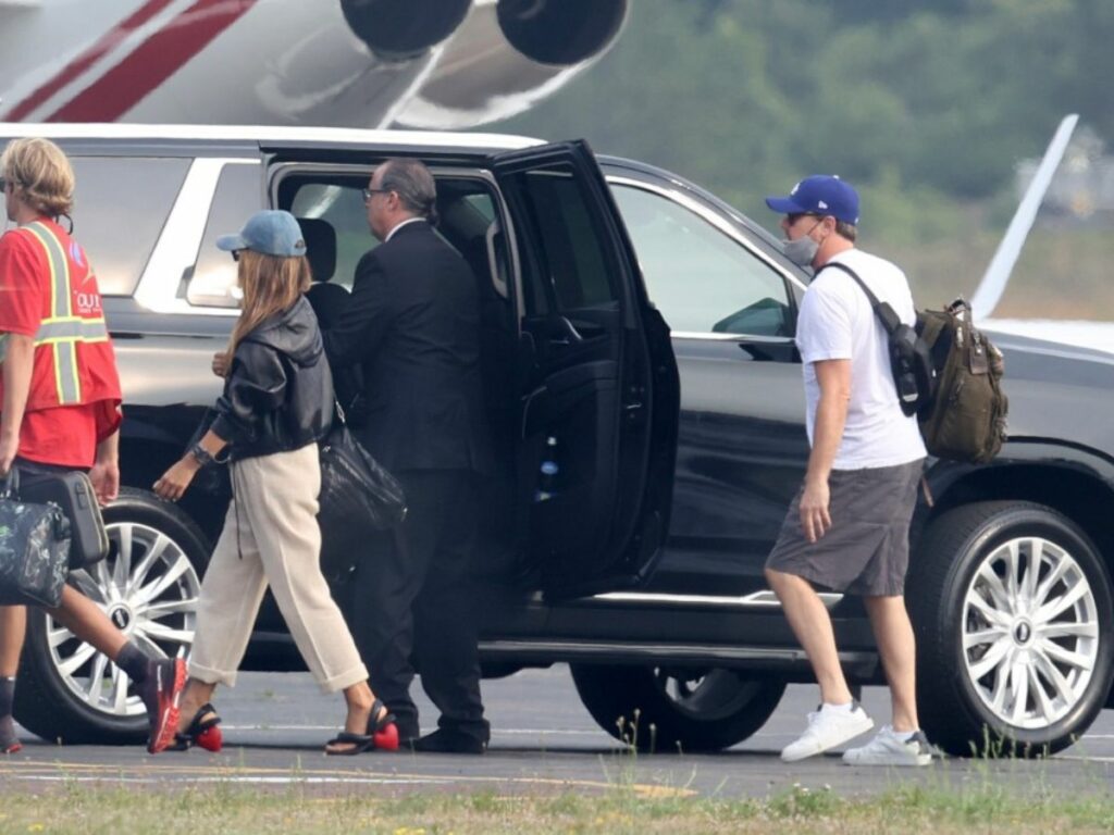 Leonardo DiCaprio making his way to the Hamptons 