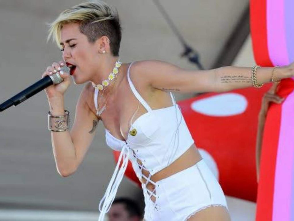 Miley Cyrus performing 