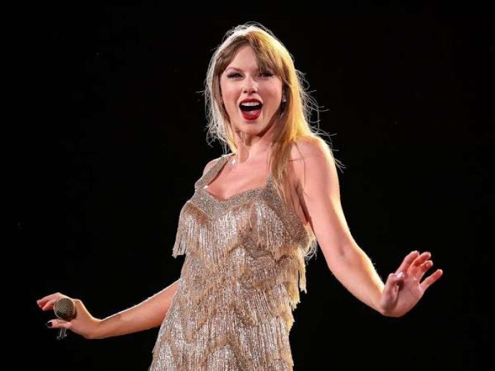 Taylor Swift reprimands fans during the 'Eras Tour' in Argentina