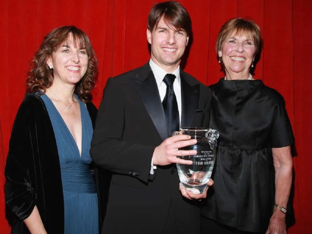 Marian (left) with Tom Cruise (middle) and their late mom Mary Lee (right).