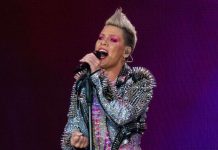 Pink kicks out a fan for staging anti-circumcision protest
