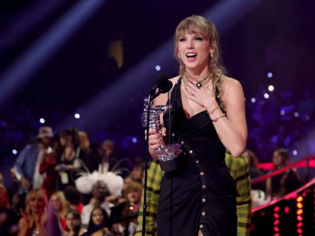 Taylor Swift accepting her award at the MTV VMAs 2023